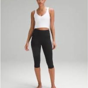 Lululemon great black crop yoga pants w/ 2 inside pockets and great back pocket